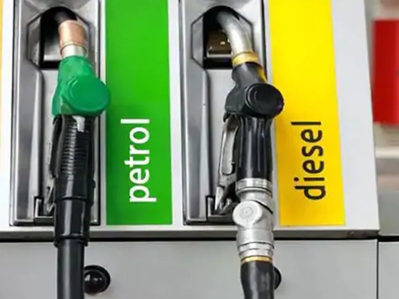 9 साल में पहली बार 120 डॉलर/बैरल पहुंची कच्चे तेल की कीमत, जानिए कितने महंगे हो सकते हैं पेट्रोल-डीजल