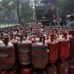 Free LPG cylinders twice a year but not on Holi, Diwali - Lucknow News in Hindi