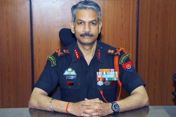 GOC of 15 Corps met the family of SPO martyred in Jammu and Kashmir Budgam - Srinagar News in Hindi