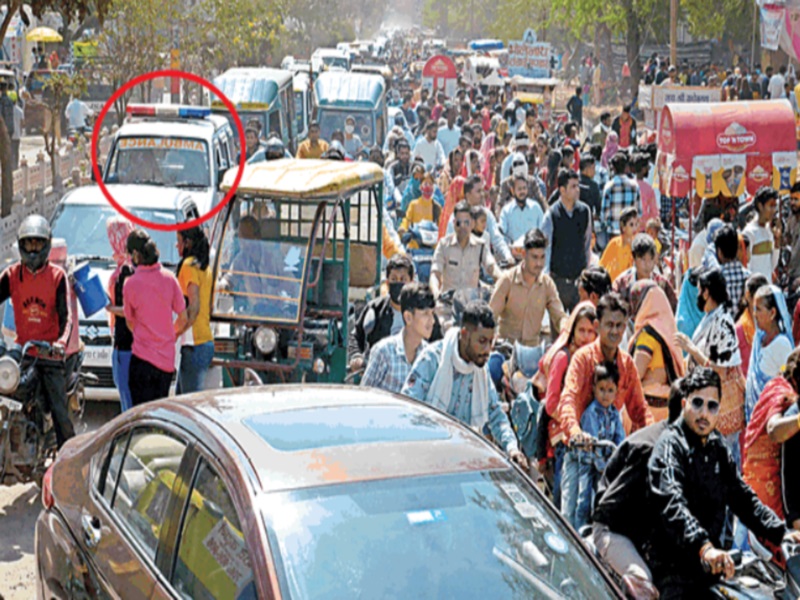 Gwalior Traffic News: जानें शहर में क्याें लगा जाम, जिसमें एंबुलेंस भी फंस गई
