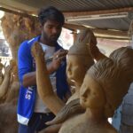Holi 2022: सधे हाथ से गढ़ रहे होलिका प्रतिमाएं, मूर्तिकारों में उत्साह