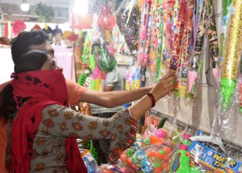 Holi 2022: होली के अवसर पर चाइना पिचकारियों को रायपुर के बाजार की ना