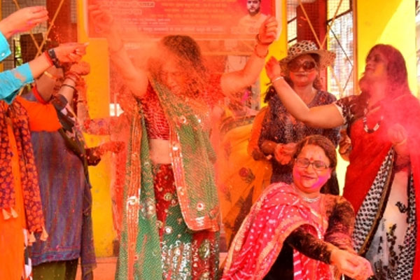 Holi songs colored in saffron color in UP - Lucknow News in Hindi