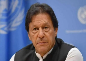 Imran Khan fights to remain in power by hook or crook - World News in Hindi