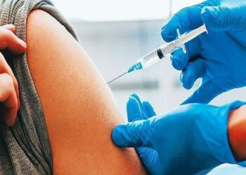 Indore News: कैसे पूरा होगा शत प्रतिशत टीकाकरण का सपना, धीमी गति बन रही रोड़ा