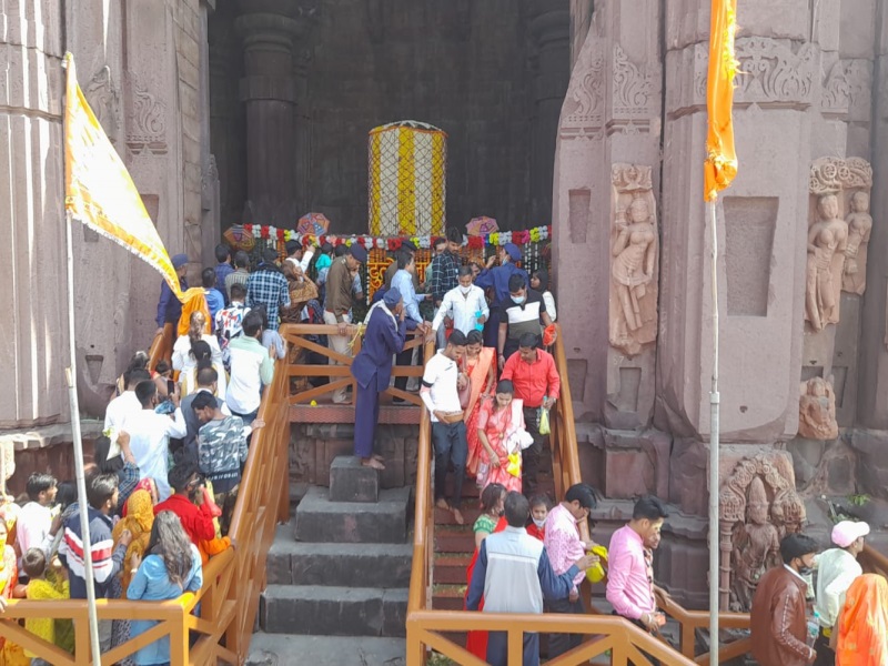 MahaShivratri 2022: भोजपुर के प्राचीन शिव मंदिर में उमड़ा श्रद्धालुओं का सैलाब, बम-बम भोले के गूंज रहे जयकारे