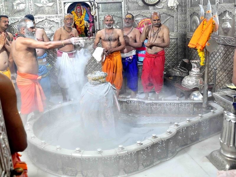 Mahakal Bhasmarti Darshan: उज्‍जैन के महाकाल मंदिर में 300 भक्तों को मिलेगी भस्म आरती दर्शन की निशुल्क अनुमति