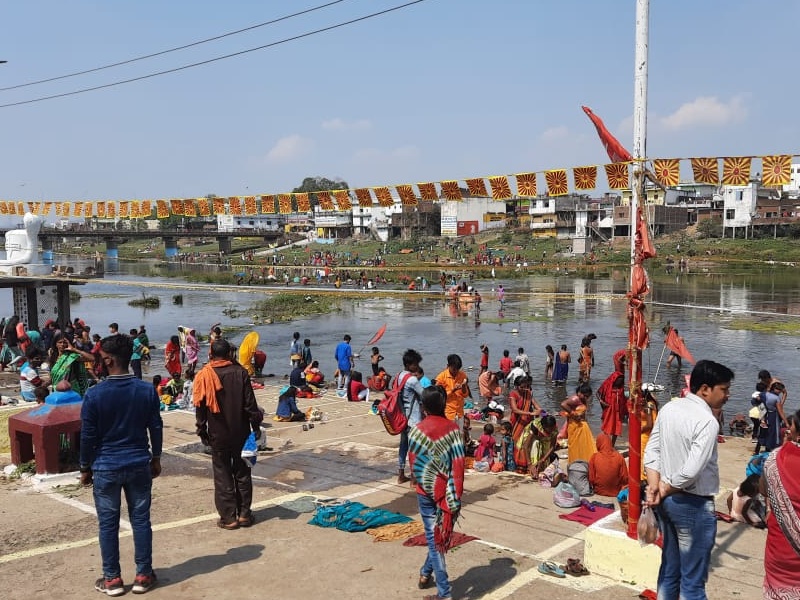 Mahashivratri 2022: डिंडौरी के नर्मदा घाटों में आस्था की डुबकी लगाकर की भगवान शिव की आराधना