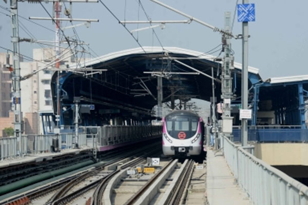 Delay in service due to tech snag on DMRC Green, Violet, Pink lines - Delhi News in Hindi