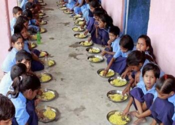 Mid-Day Meal |  Provide mid-day meal to students, demanded by the State Primary Teachers Committee.  Navabharat