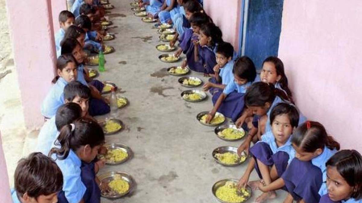 Mid-Day Meal |  Provide mid-day meal to students, demanded by the State Primary Teachers Committee.  Navabharat