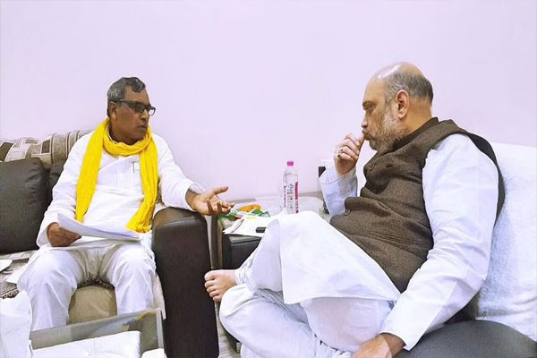 BJP preparing to give a big blow to SP alliance, Om Prakash Rajbhar met Amit Shah - Lucknow News in Hindi
