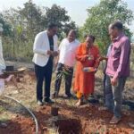 मुख्यमंत्री के जन्म पर शनिवार मंदिर में विधायक ने लगाए पौधे, की प्रार्थना
