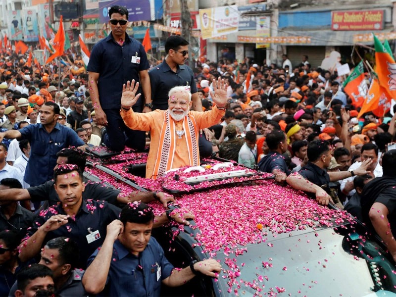 PM Modi in Gujarat LIVE: गुजरात चुनाव की तैयारी शुरू, आज अहमदाबाद में मोदी का रोड़ शो, मां से भी मिल सकते हैं पीएम