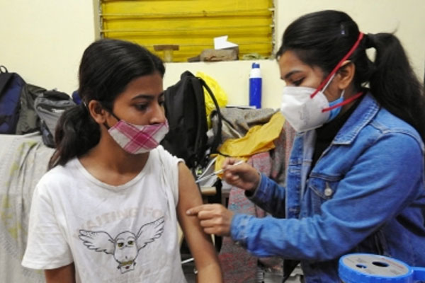 PM urges children in 12-14 age group to get vaccinated - India News in Hindi