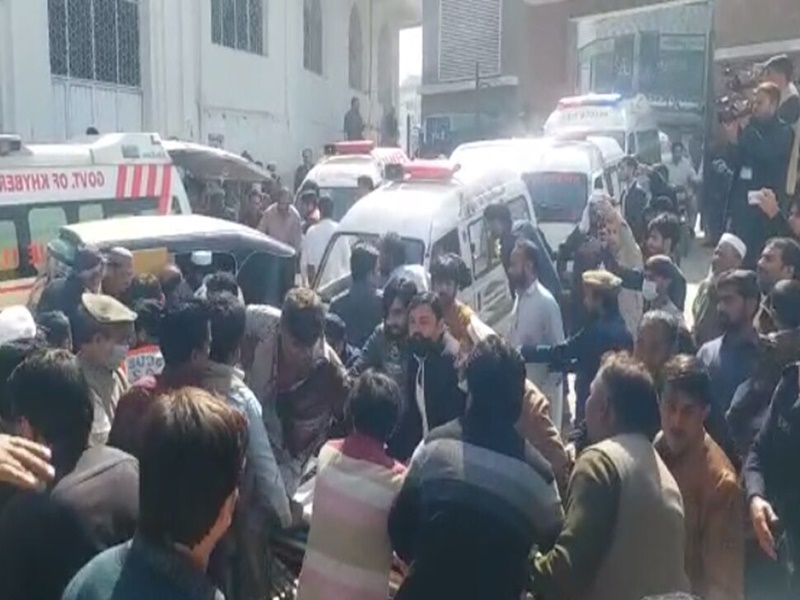 Peshawar Bomb Blast: पेशावर में नमाज के दौरान मस्जिद में विस्फोट, 30 लोगों की मौत, 50 घायल