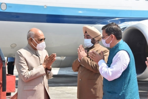 President Ramnath Kovind reached Uttarakhand, CM Dhami and Governor welcomed him at the airport - Dehradun News in Hindi
