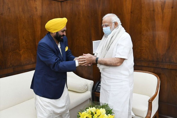 Punjab Chief Minister Bhagwant Mann meets PM Modi, demands a special package of one lakh crore rupees - Delhi News in Hindi