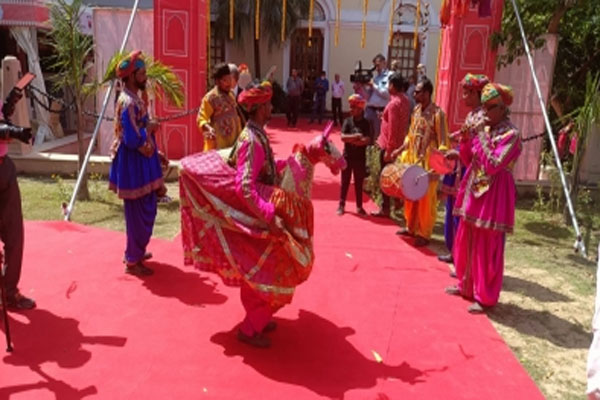 Rajasthan festival begins in Delhi, vintage car rally the center of attraction - Jaipur News in Hindi