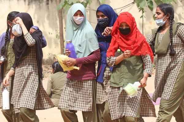 Right to Hijab protected by Constitution: petition in Supreme Court against Karnataka High Court order - India News in Hindi