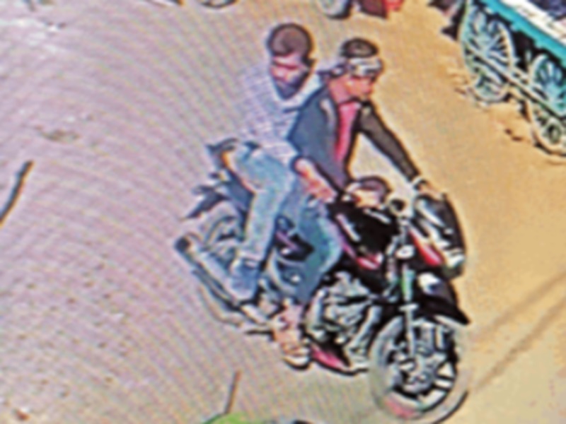 Robbery from businessman in Shivpuri: अगरबत्ती व्यवसायी से 25 हजार लूटे, सीसीटीवी में कैद बदमाश