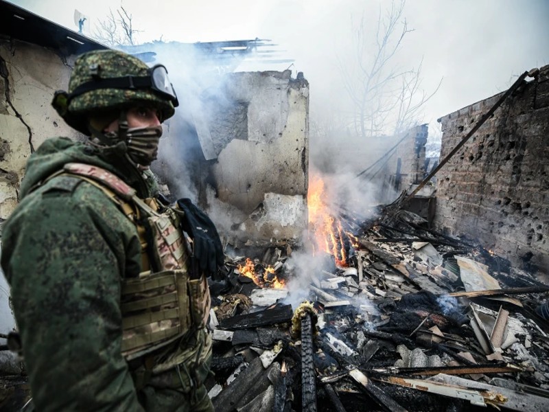 Russia Ukraine War Videos: सोशल मीडिया पर खूब वायरल हो रहे युद्ध के ये Videos,देखें यहां