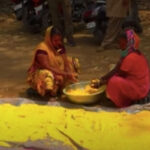 Raj tribal women scripting empowerment story by selling herbal gulal made by flowers & leaves - Jaipur News in Hindi