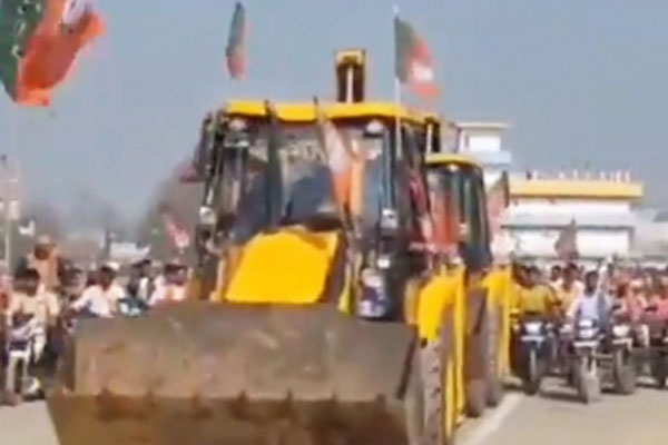 BJP workers celebrate by crushing bicycles with bulldozer in UP - Budaun News in Hindi