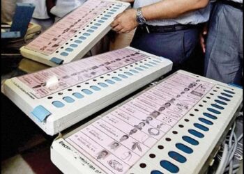 Uttarakhand Election Result 2022 LIVE Updates: उत्तराखंड में किसकी बनेगी सरकार, 8 बजे से शुरू होगी काउंटिंग