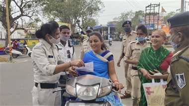 महिला पुलिसकर्मियों ने संभाली यातायात की कमान