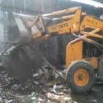 Yogi bulldozer swung into action, targeting the illegal property of the absconding gangster - Lucknow News in Hindi