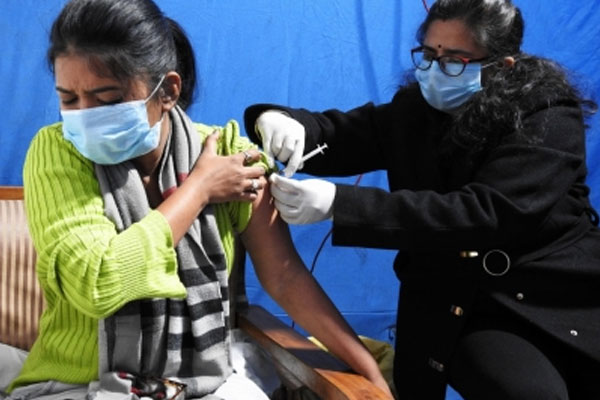 Covid precaution dose for all adults at private vaccination centres - India News in Hindi