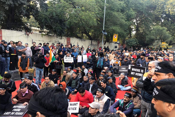 Demonstration of Kashmiri Pandits at Jantar Mantar, demand for setting up of SIT and hanging the culprits - Delhi News in Hindi