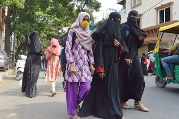Hijab Ban: 6 Karnataka students return without writing Class 12 exams - Bengaluru News in Hindi