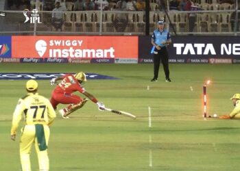 IPL 2022 CSK vs PBKS MS Dhoni SuperMan Catch Watch Video Mahendra Singh Dhoni Live Score