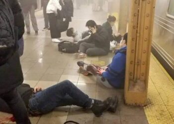 New York, Brooklyn shooting, Subway attack, Firing at New York, Subway station, construction vest, gas mask