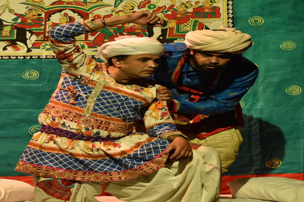Popular plays Bayen and Kenchuli staged in JKK - Jaipur News in Hindi