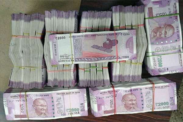 Rs 4.76 crore found from a bus in Andhra Pradesh - Hyderabad News in Hindi