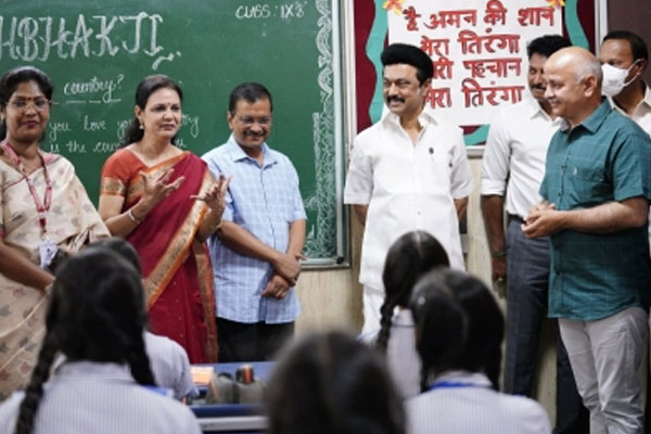 Tamil Nadu CM Stalin visits Delhi Government School and Mohalla Clinic. - Delhi News in Hindi