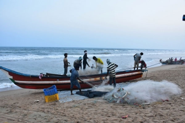 140 displaced fishermen families in Tamil Nadu waiting for promised permanent jobs - Chennai News in Hindi