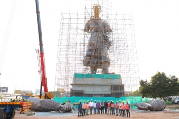 4,000 kg sword to be fixed to Kempe Gowda statue at Bangalore International Airport. - Bengaluru News in Hindi