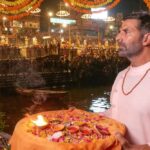 Akshay Kumar reached Varanasi to promote the film Emperor Prithviraj trolled on social media  People said - Lord please, these are the diamonds of our vimal gutkha