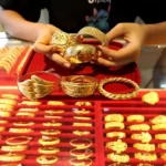 Gold Price Update: Enjoy gold customers, now buy cheap Rs 5200