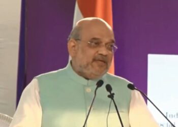 Home Minister Amit Shah said PM Modi ji scraped Article 370 and 35A with a pinch not even a pebble moved in delhi university seminar Home Minister Amit Shah said in DU