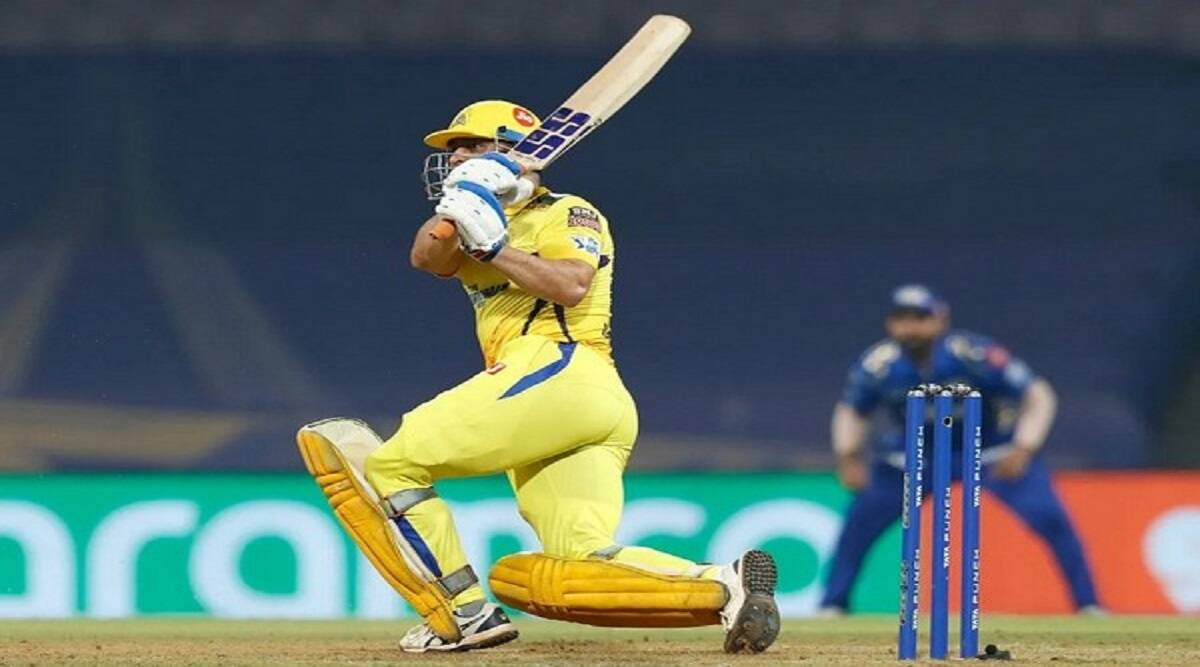 IPL 2022 Matthew Hayden and Sunil Gavaskar on MS Dhoni should play for CSK next year or not