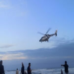 Indian Coast Guard airlifts 11 fishermen stranded in Bay of Bengal - Bhubaneswar News in Hindi