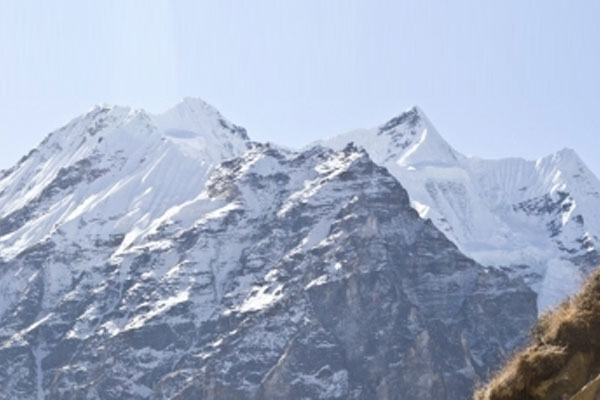 Indian climber dies while ascending Mt Kanchenjunga - World News in Hindi