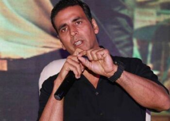 KRK got furious over akshay kumar south vs bollywood statement The Bollywood actor got furious over this statement of Akshay Kumar, said - for 8 years, sharing in the name of religion, why such knowledge now?