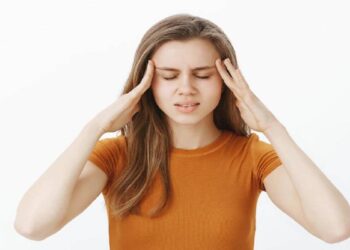 Migraine pain: These 5 symptoms are a sign of migraine, Baba Ramdev told such a way to remove migraine in 3 days