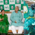 RJD leader-Rabri Grandparents - Bihar: When Fans including Natwarlal came to meet RJD Lalu Yadav by riding Buffalo but guards told them to Leave